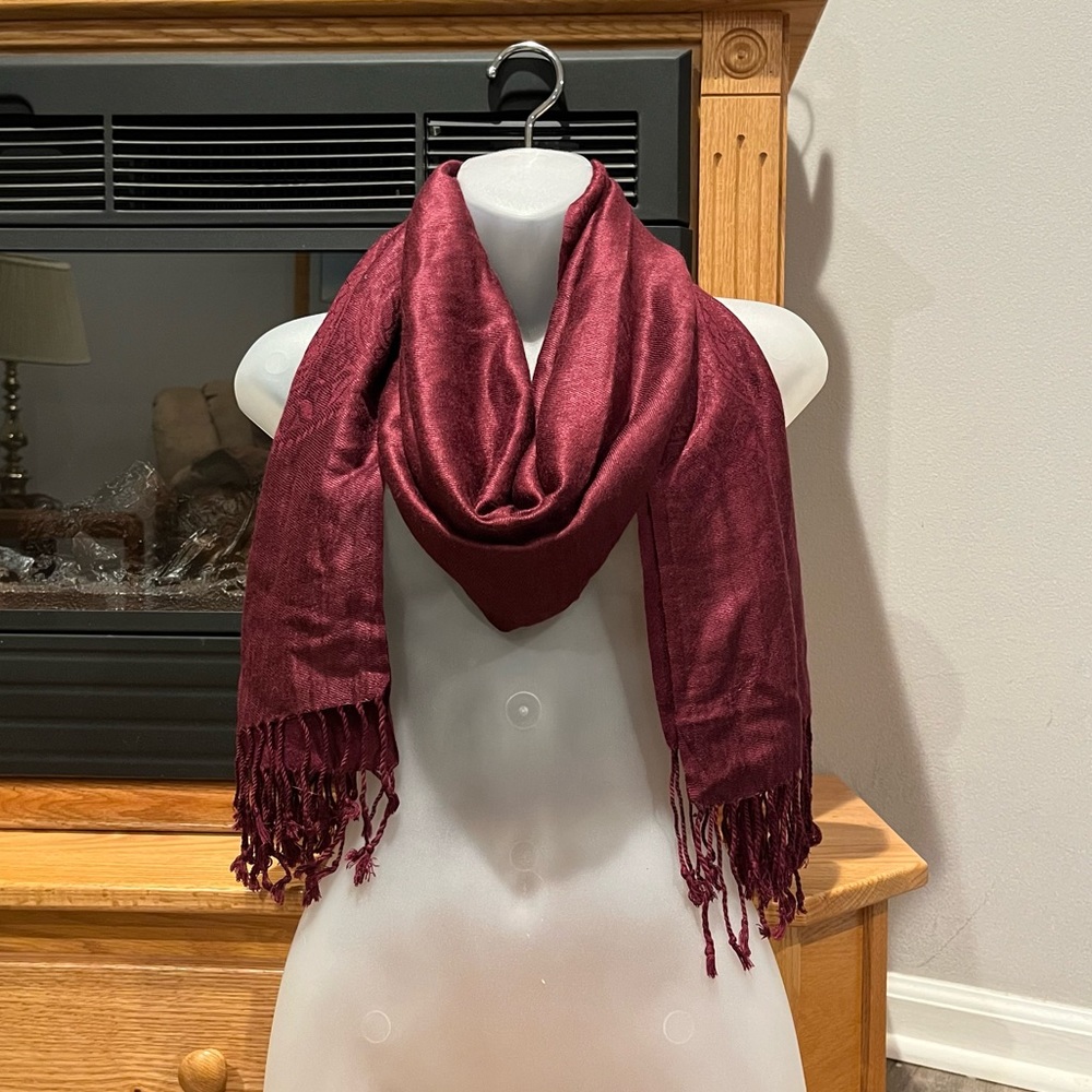 5/$15⚡️Burgundy Mandala Tassel Boho Scarf Size 27” X 68”